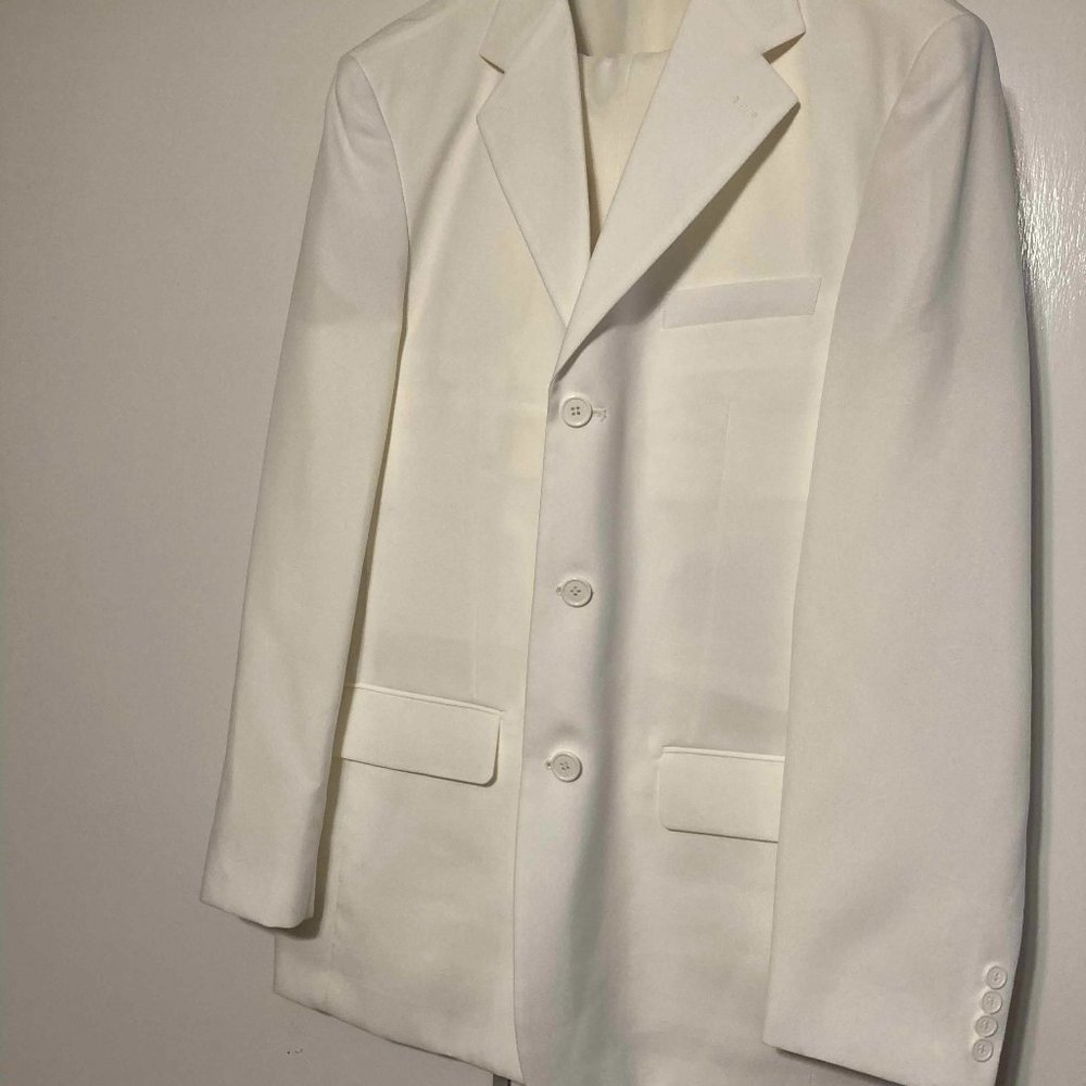 Stunning White Suit, Men's 42L coat, 33W pants
